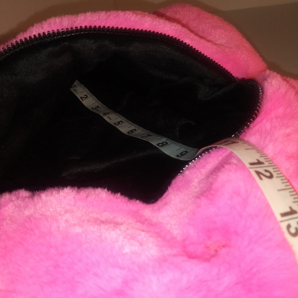 Super Soft Crossbody Bag w/ Removable Chain Stra - Picture 7 of 8